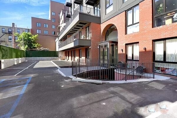 Building Photo - 426 Tompkins Ave