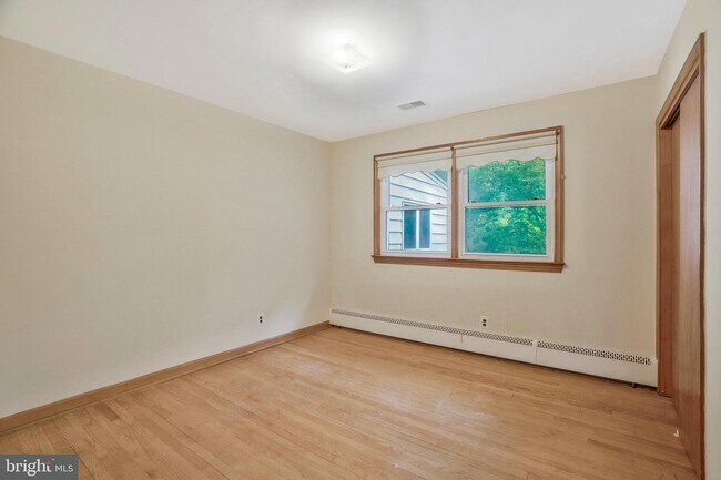 Building Photo - 709 Ellsworth Ave