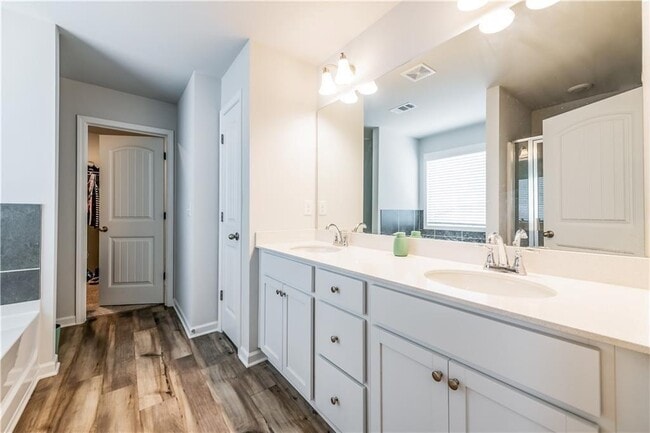 Building Photo - 4700 Blake Lp