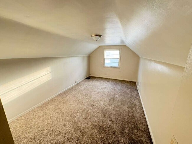 Building Photo - Charming 3-Bedroom Home in Maple Heights –...
