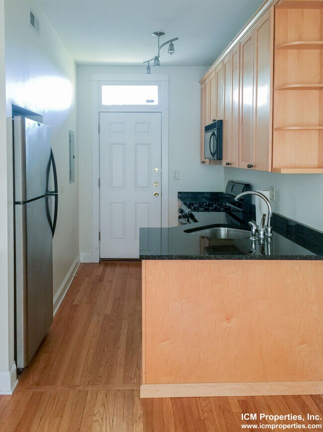 Building Photo - 4808 N Paulina St
