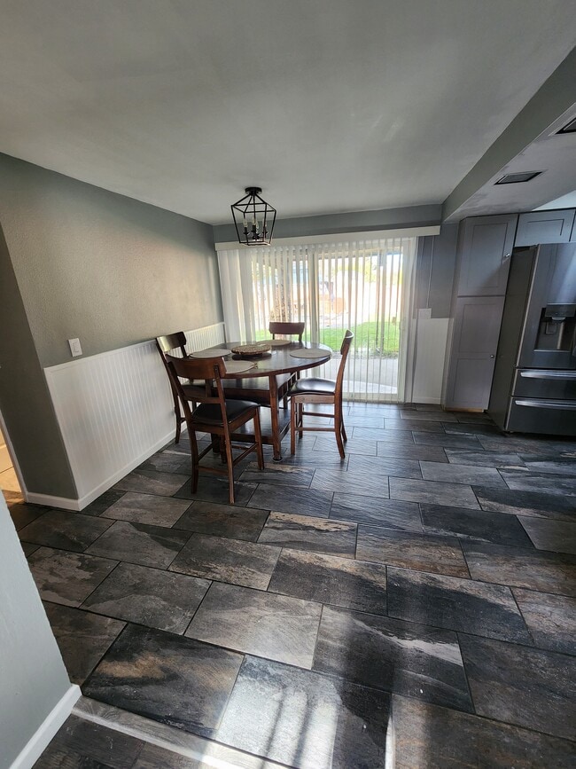 Building Photo - 2075 E Alder St