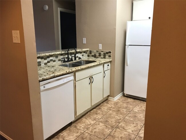 Building Photo - 2023 Gentryside Dr