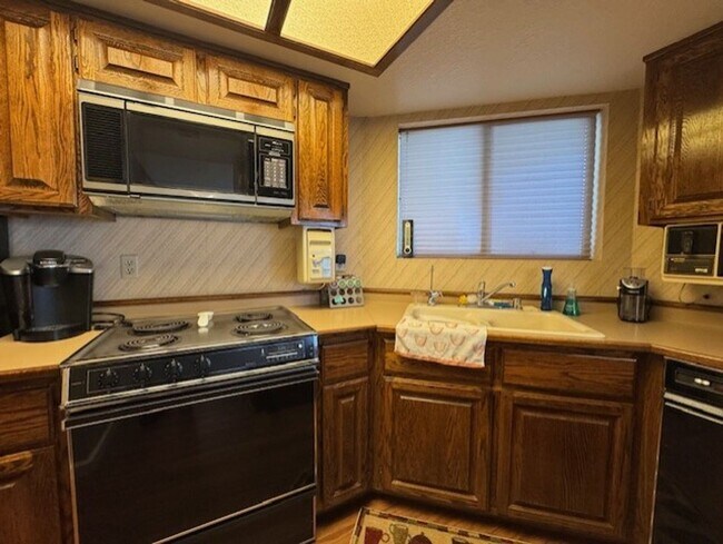 Building Photo - 1BR 1BA Winter Vacation Rental with River Views-RIVERVIEW BLUFFS