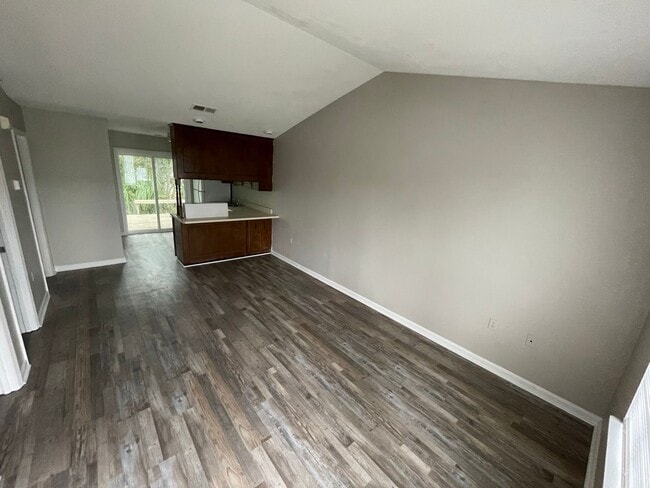 Building Photo - Southern Villas 33