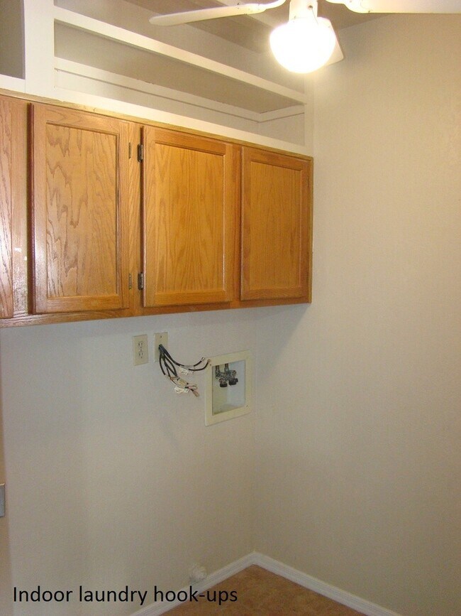 Building Photo - 3444 Bluegrass Dr