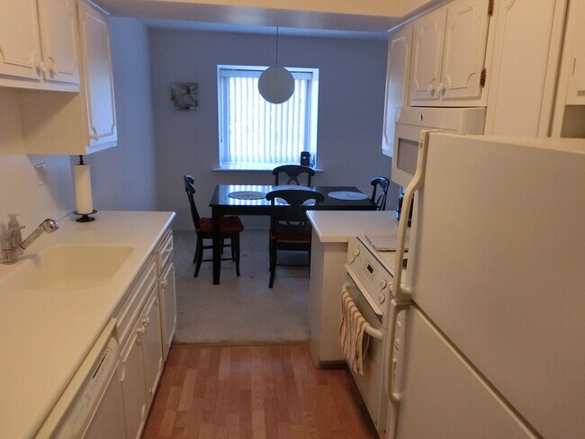Beautiful Kitchen - 430 Riviera Dr