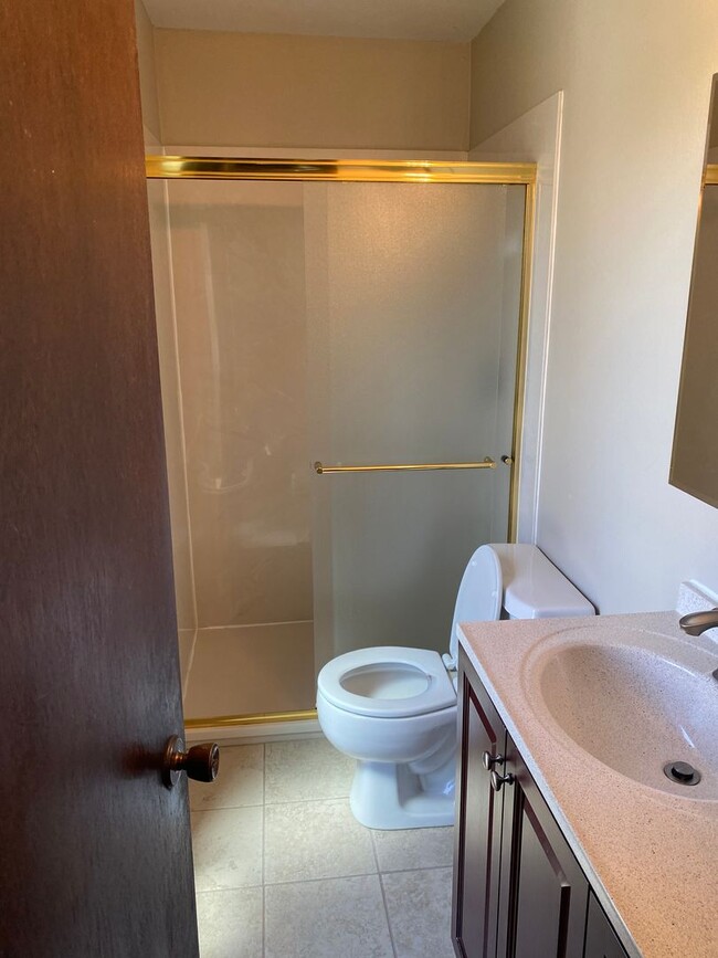 Building Photo - Wonderfully taken care of Tri Level Home w...
