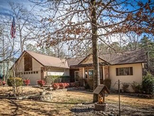 Building Photo - Large 3 Bedroom, 2 Bathroom home on the East End of the village. A serene neighborhood just waiti...