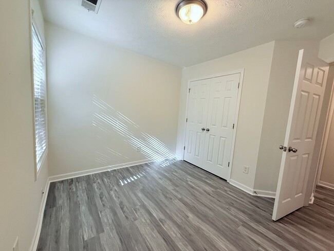 Building Photo - Spacious 3/2.5 Townhome in Lawrenceville