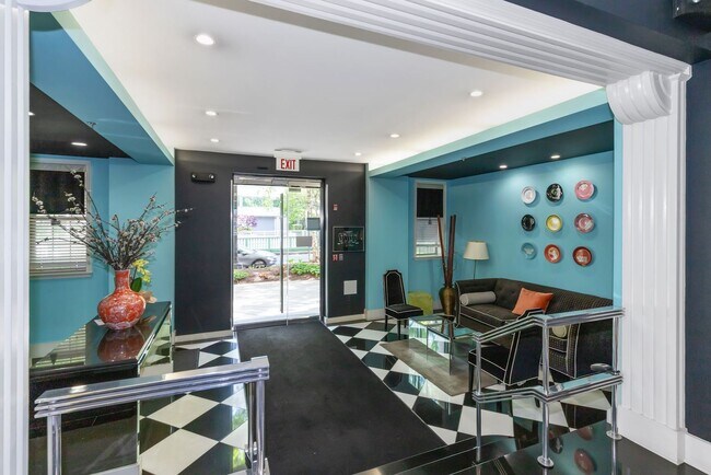 Building Photo - Renovated Studio by Thomas Circle
