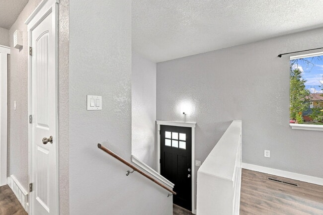 Building Photo - $2,095.95, 4 bed, 2 bath, located in Colorado Springs with a fenced-in backyard.