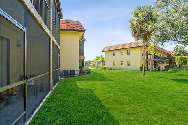Building Photo - 21915 Lake Forest Cir