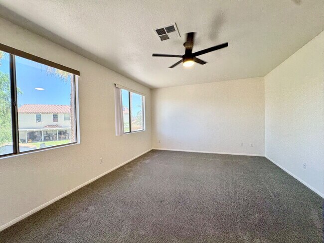 Building Photo - Spacious 4BD/3BA NLV Home with Downstairs ...