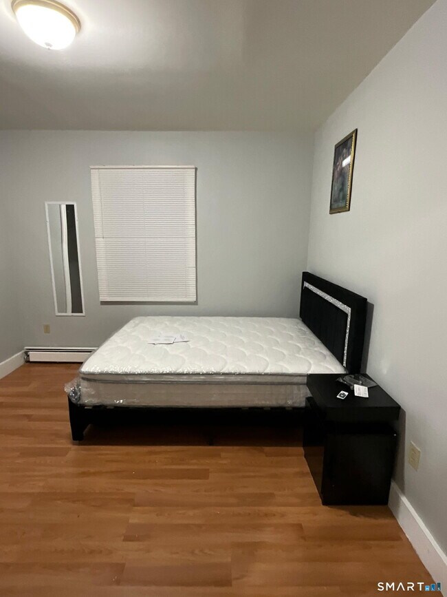 Building Photo - 26 Summer St