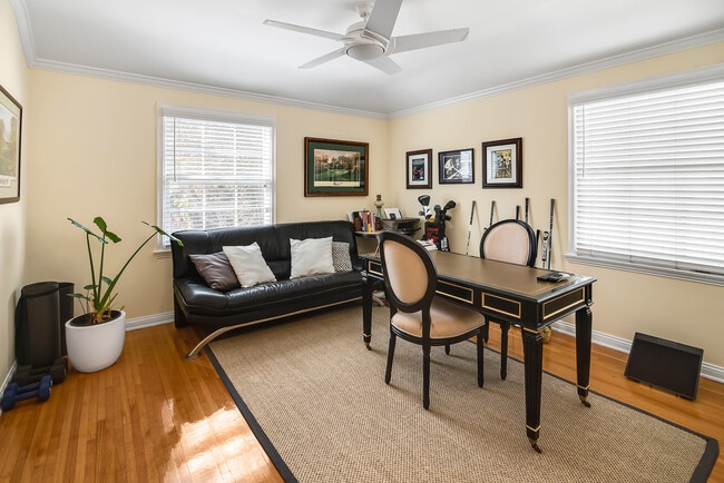 Building Photo - 458 S Bedford Dr