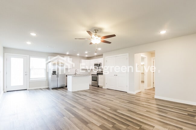 Building Photo - 428 N Wyandotte St