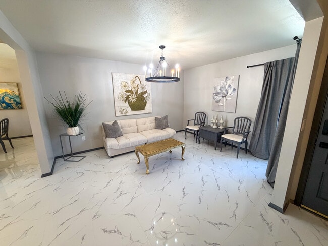 Building Photo - 1518 Cinderella Ave