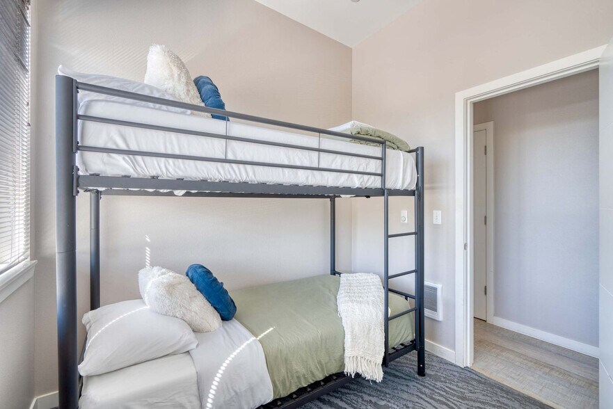 Building Photo - 1428 SE 19th Ave