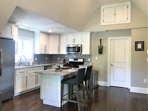 Building Photo - 27 Albion St