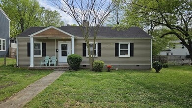 Building Photo - 900 Leigh Ave