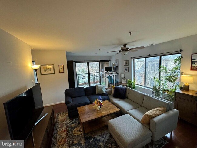 Building Photo - 1029 N Stuart St