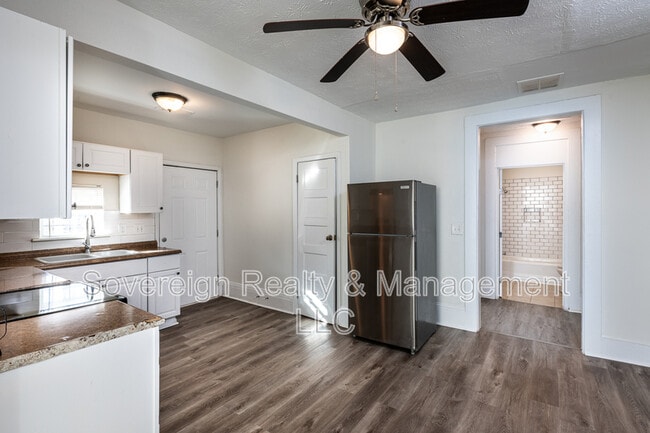 Building Photo - 404 Paines Ave NW