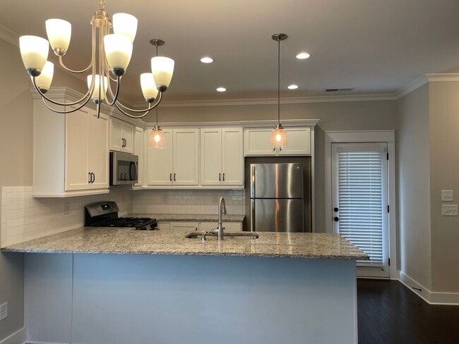 Building Photo - 1460 Valley Trace