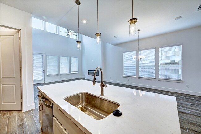 Building Photo - 7302 New Pecan Dr