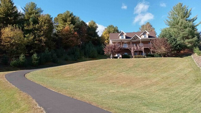 Building Photo - 2179 Sorrento Dr