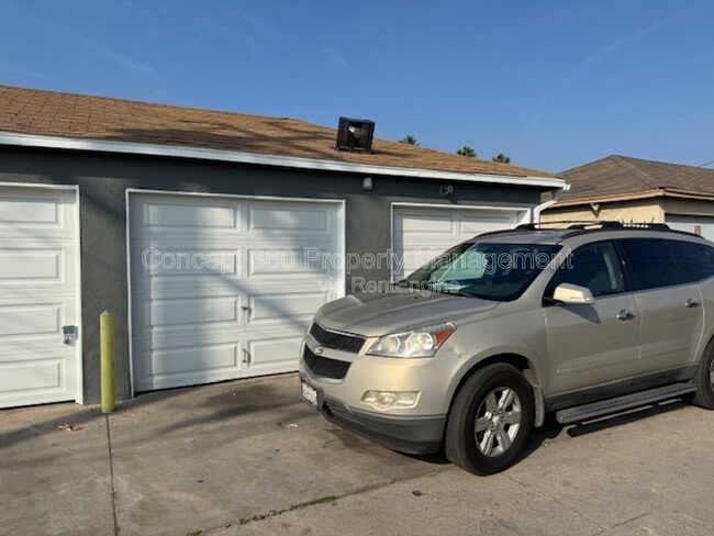 Building Photo - 1834 Cedar Ave