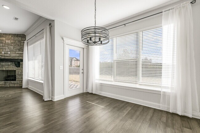 Building Photo - 2016 W Chandler Ave