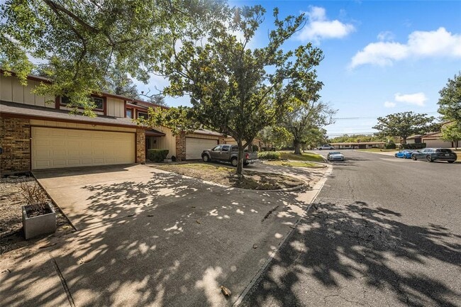 Building Photo - 8903 Trone Cir