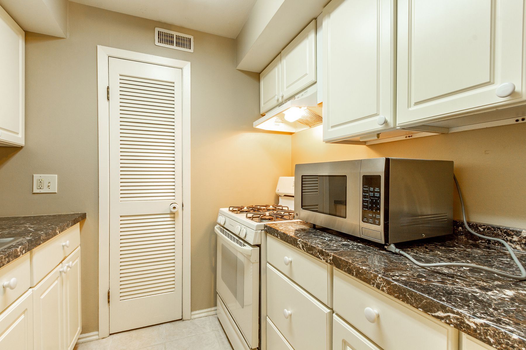 Building Photo - 88 W 50 S Unit C 12