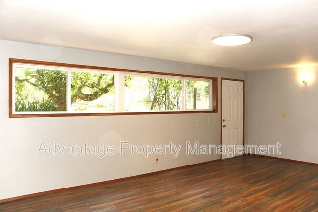 Building Photo - 3240 NW Elmwood Dr