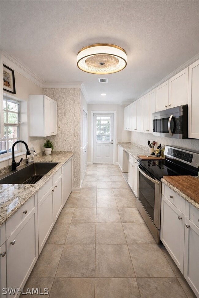 Building Photo - 4121 8th Ave SE