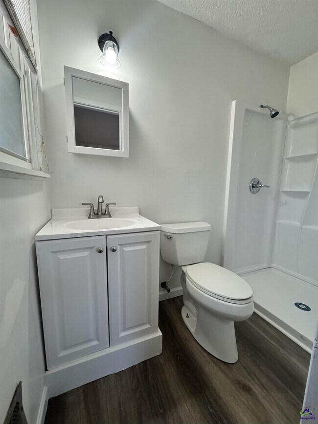 Building Photo - 501 Pinecrest Rd