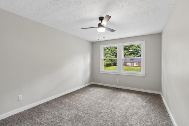 Building Photo - 4930 Farmstead Ct NE