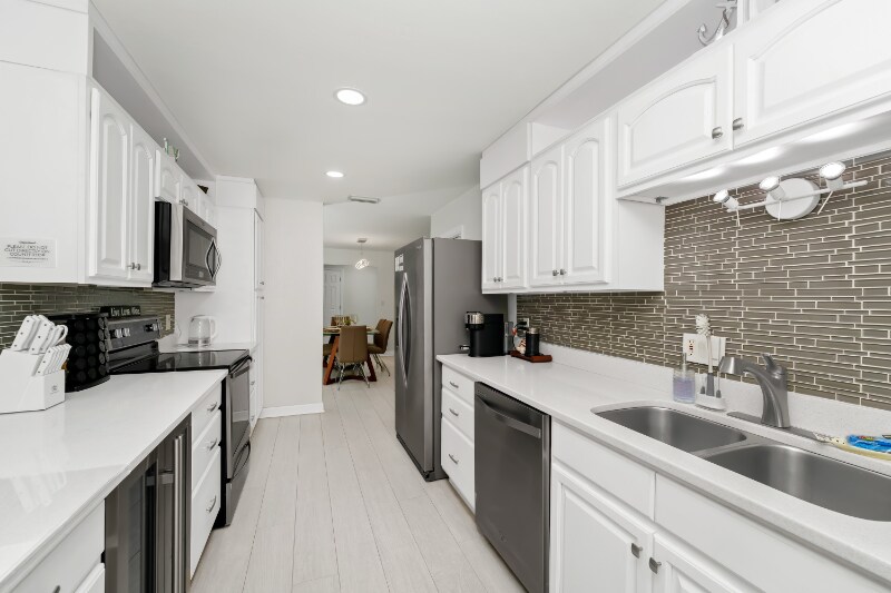 Building Photo - 363 Harbor Dr