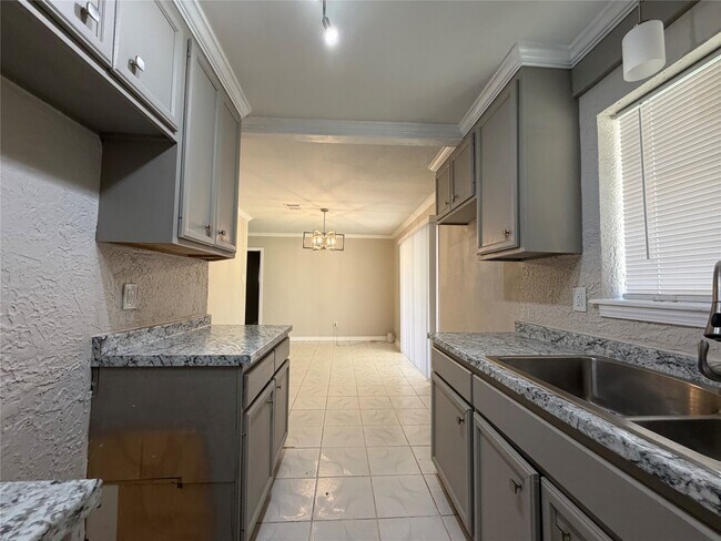 Building Photo - 9227 Vanwood St