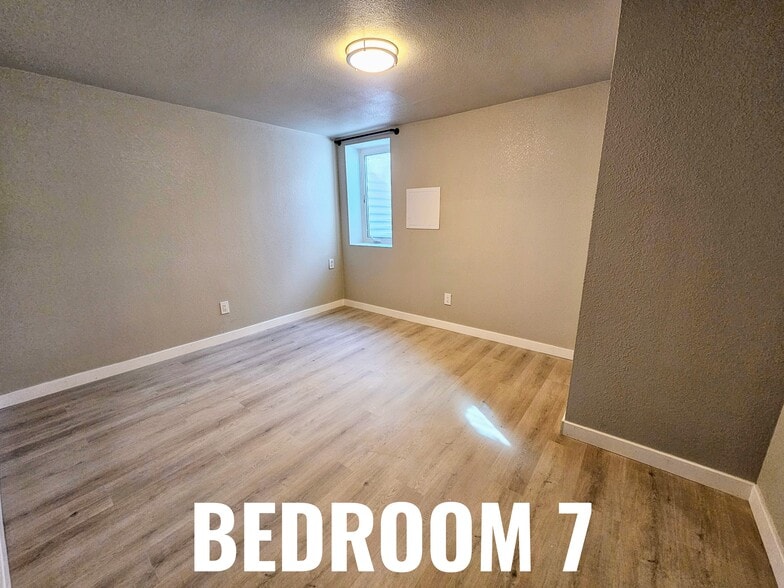 Building Photo - 9210 Meade St