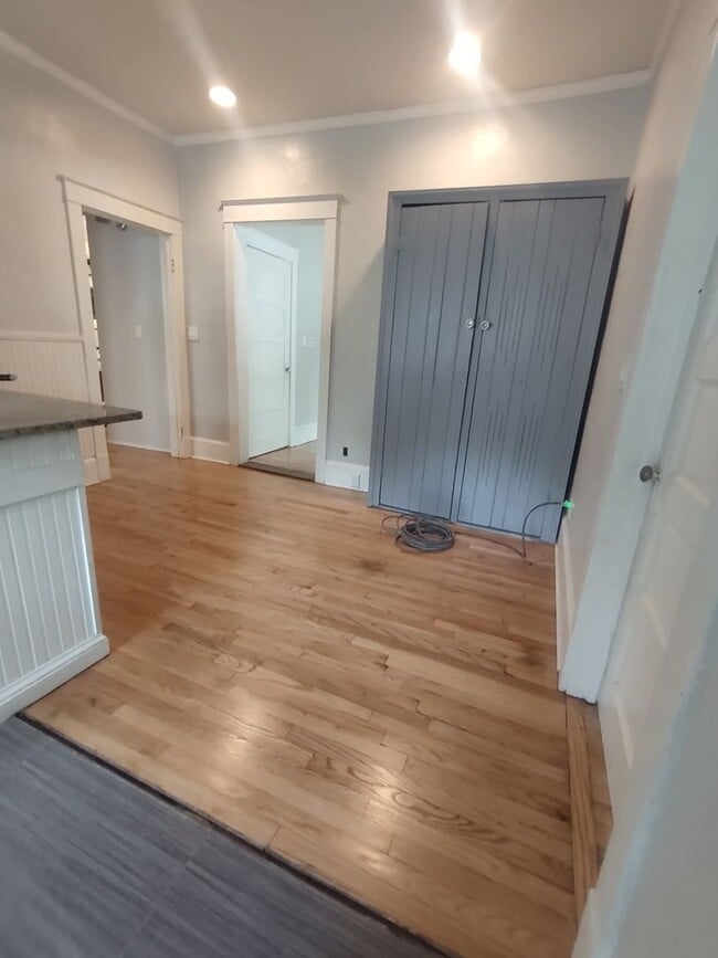 Building Photo - Duplex in Arts District