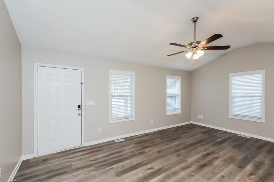 Building Photo - 109 Colonial Cir