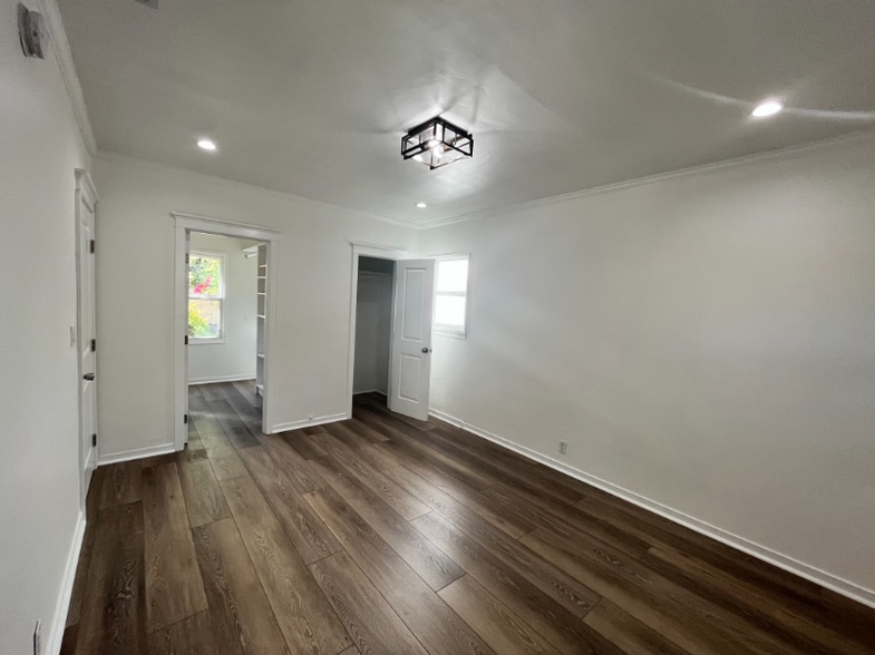 Building Photo - 5351 Packard St