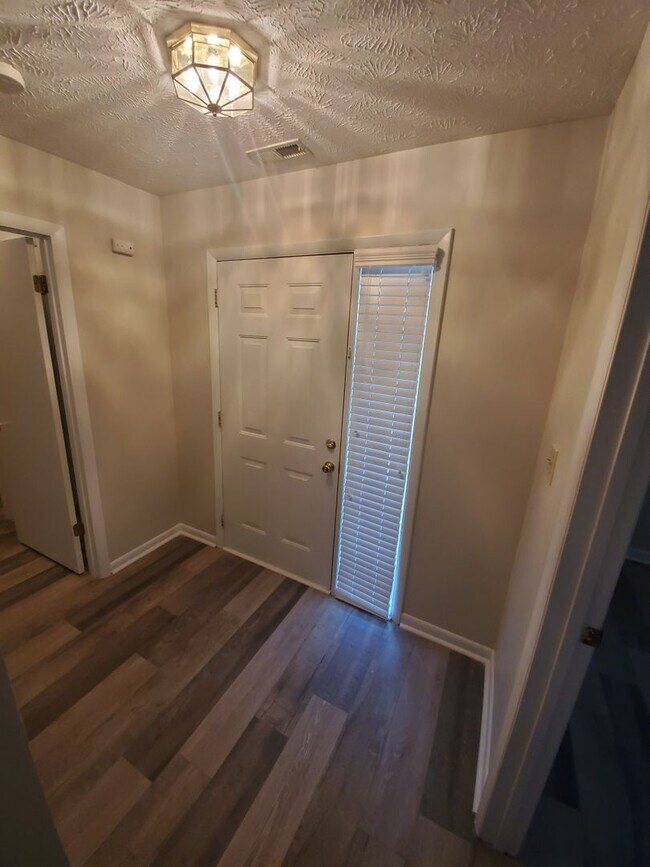 Building Photo - 672 Bartons Landing Pl