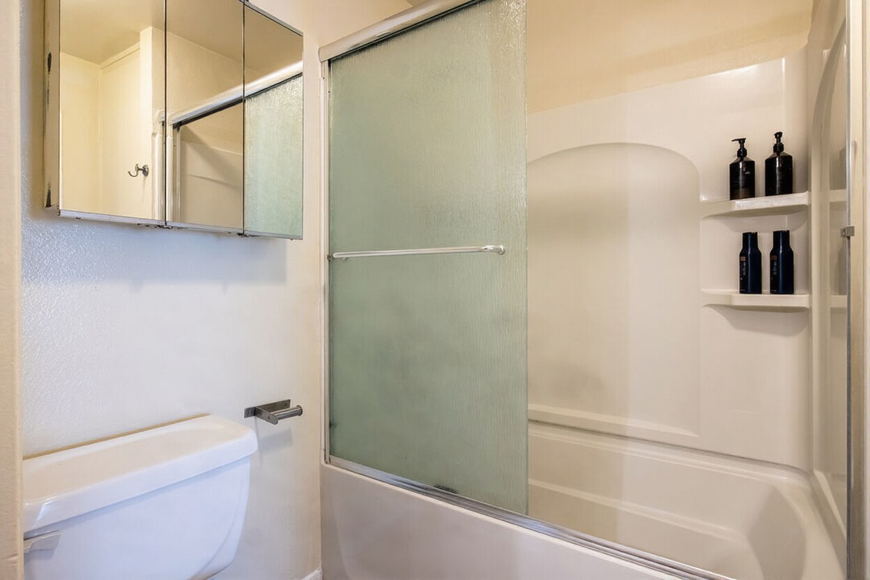 Building Photo - 18350 Hatteras St