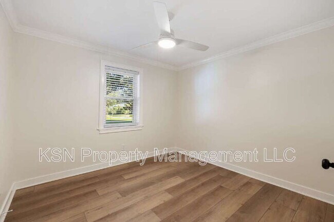 Building Photo - 286 Cushing Dr