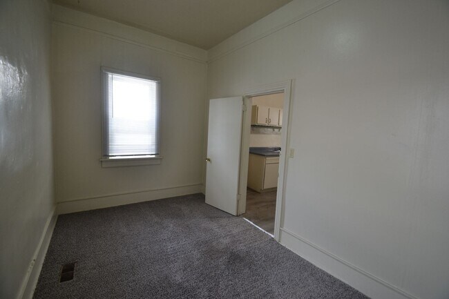 Building Photo - Cute 3 Bedroom 1 Bath Home - MileStone Rea...