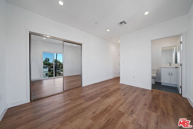Building Photo - 6336 Beck Ave