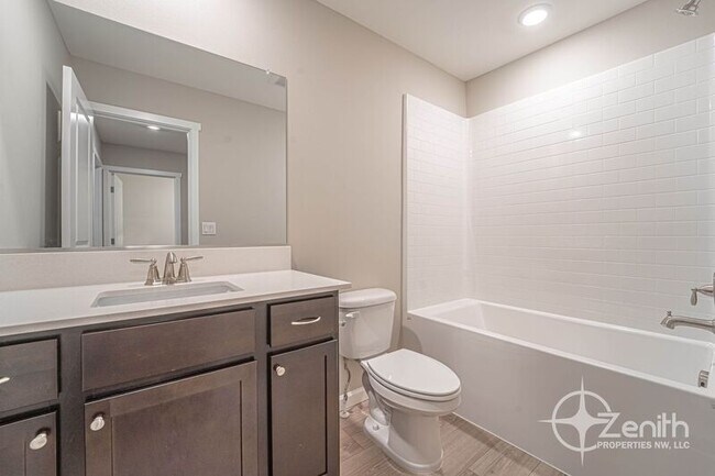 Building Photo - 7020 NE 156th Pl